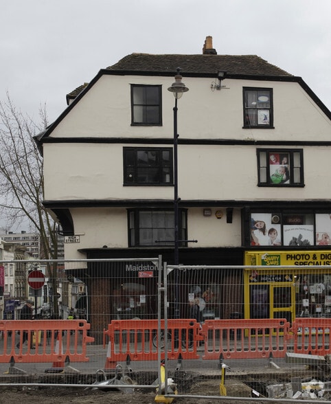 100 High St, Maidstone for sale - Building Photo - Image 2 of 3