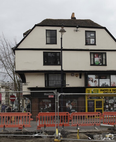 100 High St, Maidstone à vendre - Photo du bâtiment - Image 2 de 3