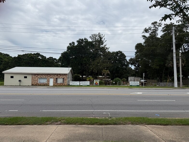 9202 N Davis Hwy, Pensacola, FL for sale - Building Photo - Image 1 of 18