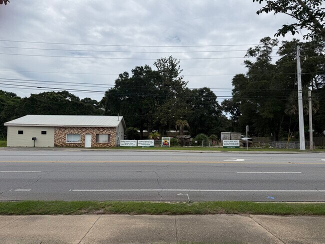 Plus de détails pour 9202 N Davis Hwy, Pensacola, FL - Commerce de détail à vendre