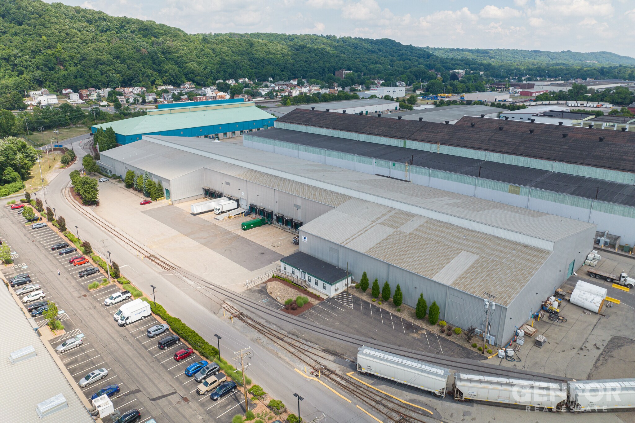 555 W Park Rd, Leetsdale, PA for lease Interior Photo- Image 1 of 4