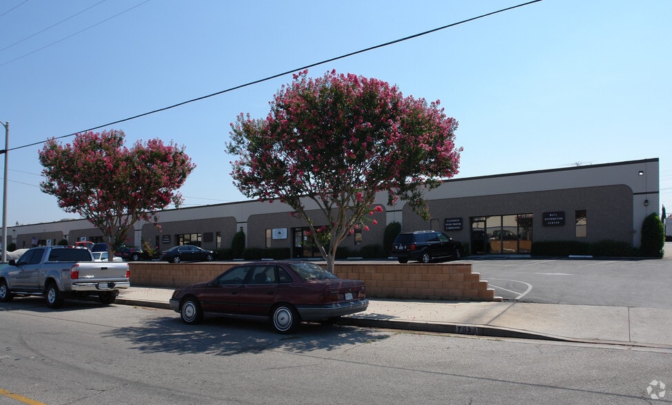 7842-7844 Alabama Ave, Canoga Park, Canoga Park, CA for lease - Building Photo - Image 3 of 7
