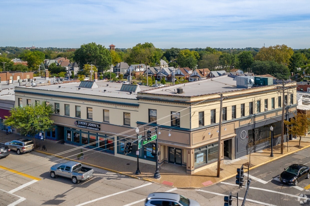7370-7376 Manchester Rd, Maplewood, MO for lease Interior Photo- Image 1 of 8