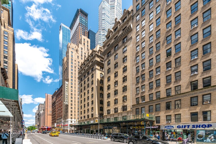 853 Seventh Ave, New York, NY à louer - Photo du bâtiment - Image 2 de 7