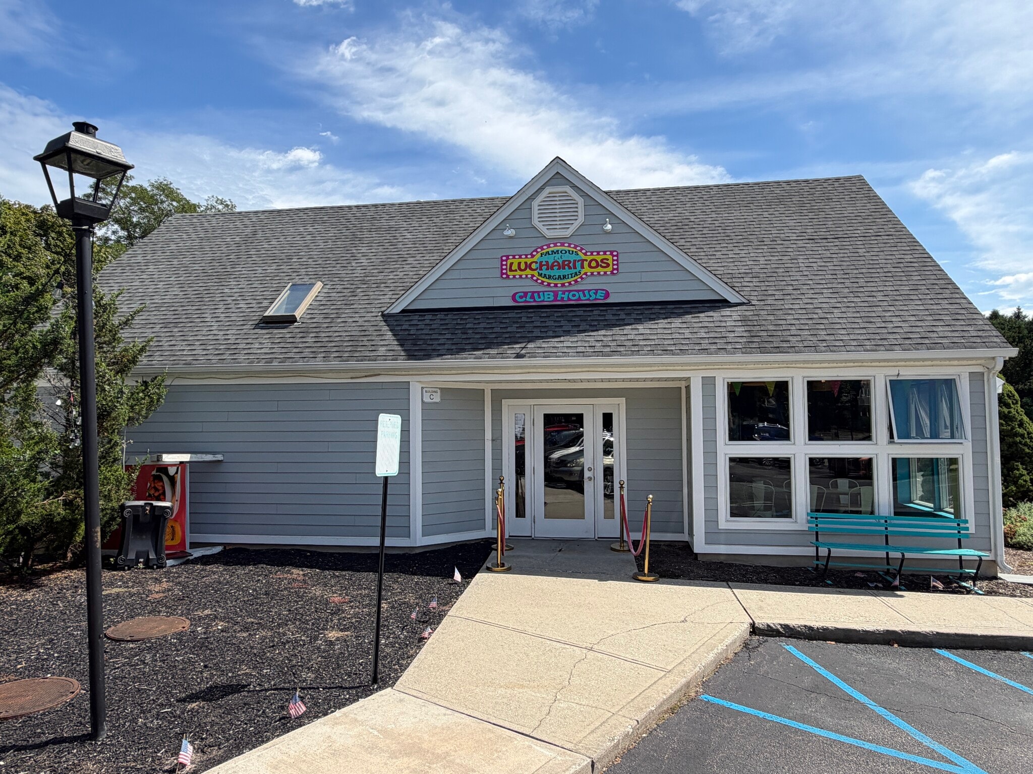 487 Main Rd, Riverhead, NY à louer Photo du bâtiment- Image 1 de 12