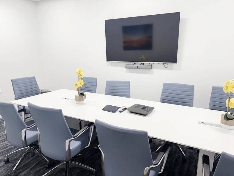 1570 Shadowlawn Dr, Naples, FL for lease - Interior Photo - Image 2 of 7