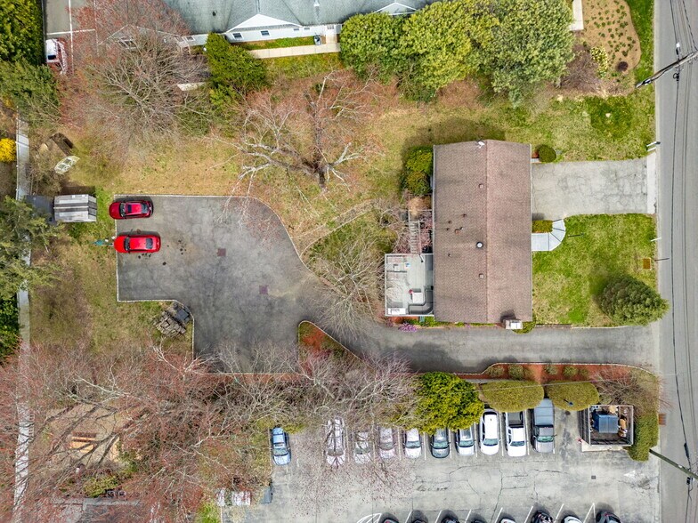 3 Macdonald Ave, Armonk, NY à vendre - Photo du bâtiment - Image 2 de 12