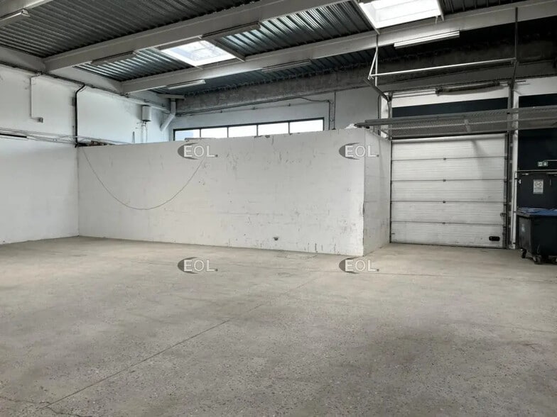 Flex in Gennevilliers for lease - Building Photo - Image 1 of 4