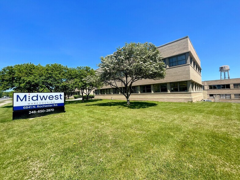 6841 N Rochester Rd, Rochester Hills, MI à louer - Photo principale - Image 1 de 13