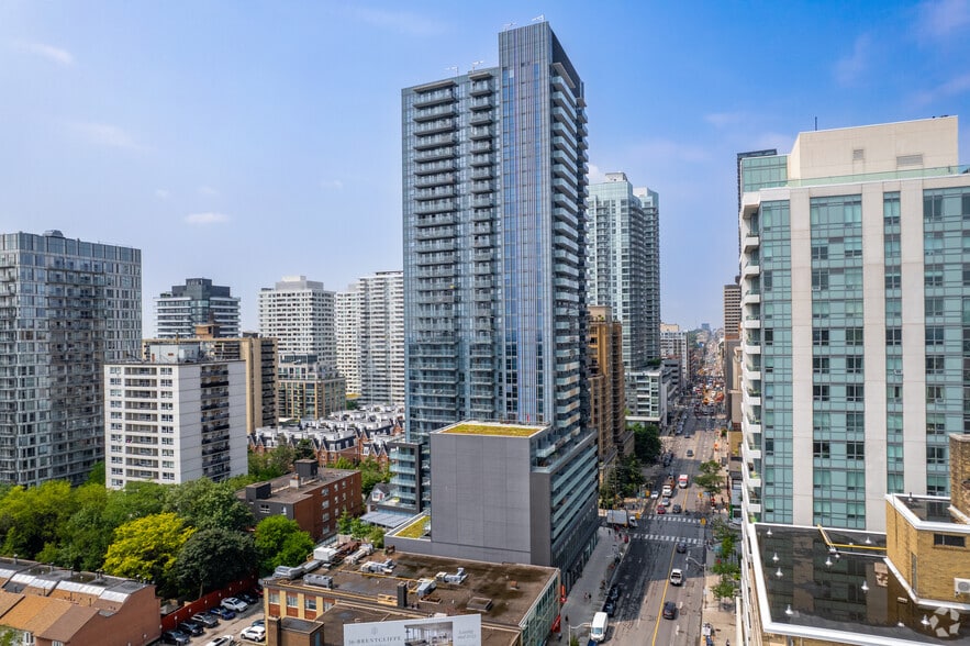 161-163 Eglinton Ave, Toronto, ON for lease - Building Photo - Image 2 of 4
