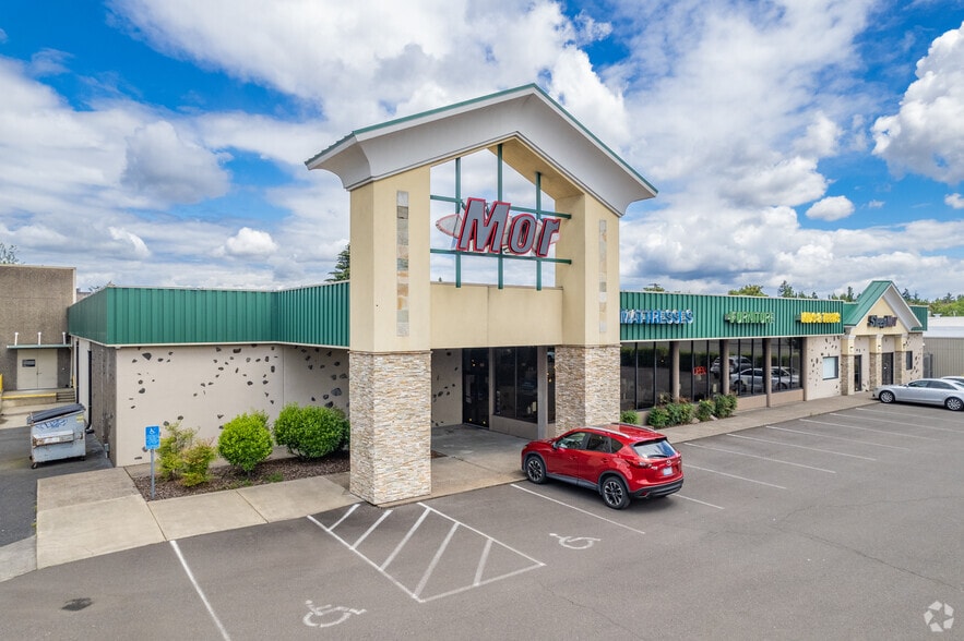 10015 SE Stark St, Portland, OR for sale - Building Photo - Image 3 of 6