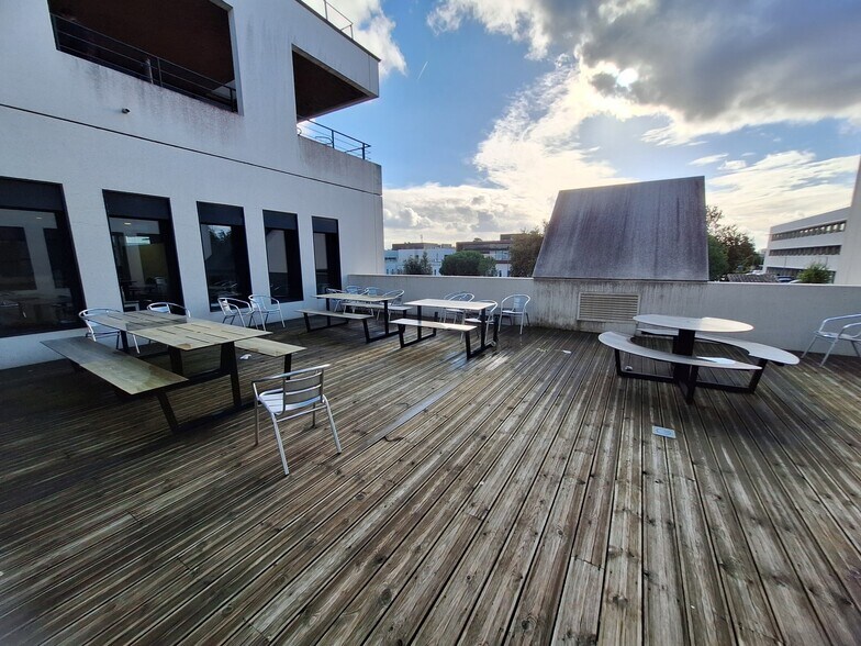 Bureau dans Pessac à louer - Photo du bâtiment - Image 3 de 17