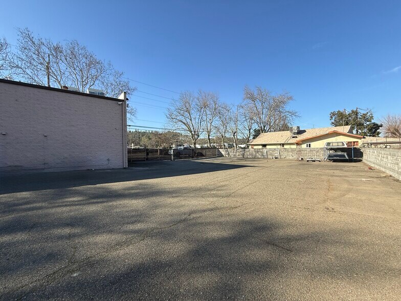 5163 Eastside Rd, Redding, CA à vendre - Photo du bâtiment - Image 2 de 25