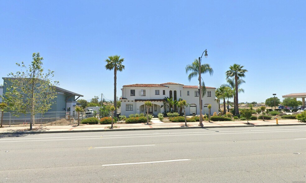 8865-8875 Foothill Blvd, Rancho Cucamonga, CA à louer - Photo du bâtiment - Image 3 de 13