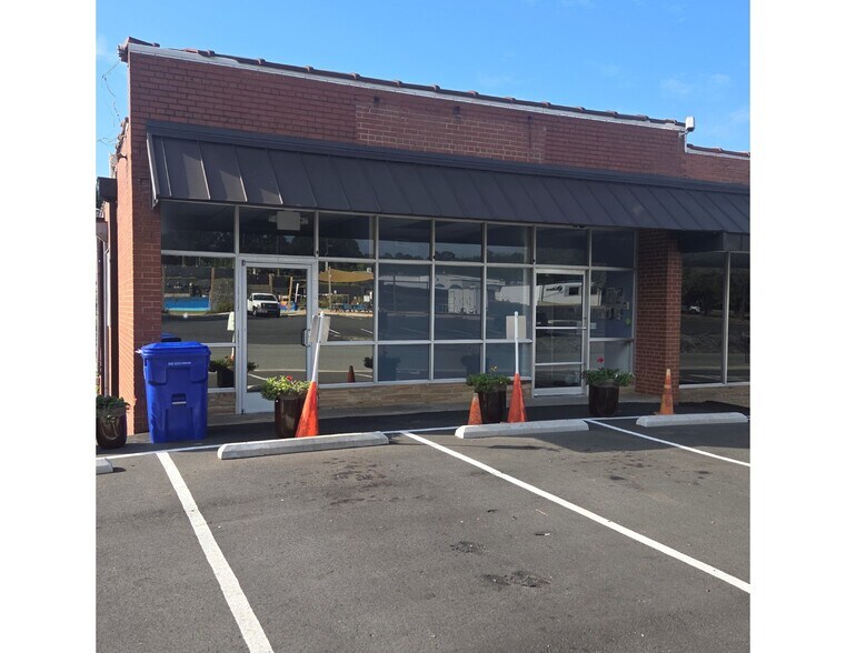 45 W Salisbury St, Pittsboro, NC for lease - Building Photo - Image 1 of 5