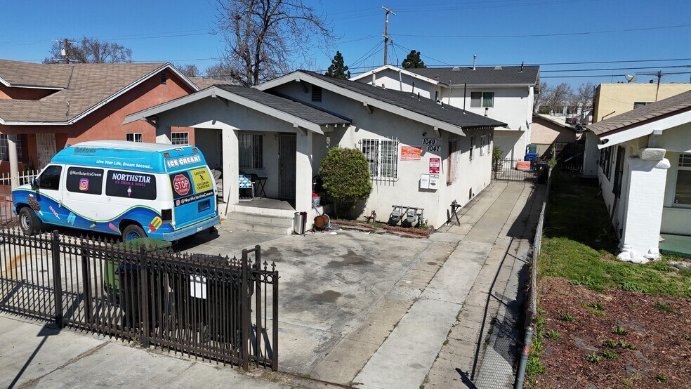 1049 W 61st St, Los Angeles, CA à vendre - Photo du bâtiment - Image 3 de 8