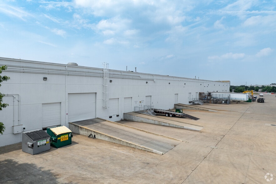 6301 E Stassney Ln, Austin, TX for lease - Building Photo - Image 3 of 23