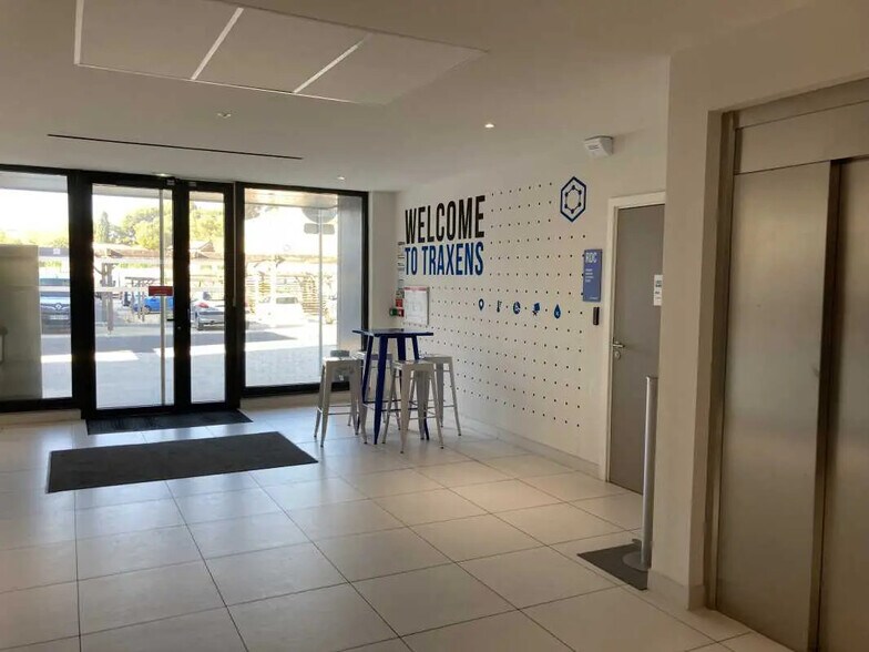 16 Rue Louis Leprince Ringuet, Marseille à louer - Hall d’entrée - Image 2 de 6