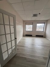 825 Green Bay Rd, Wilmette, IL for lease Interior Photo- Image 2 of 3