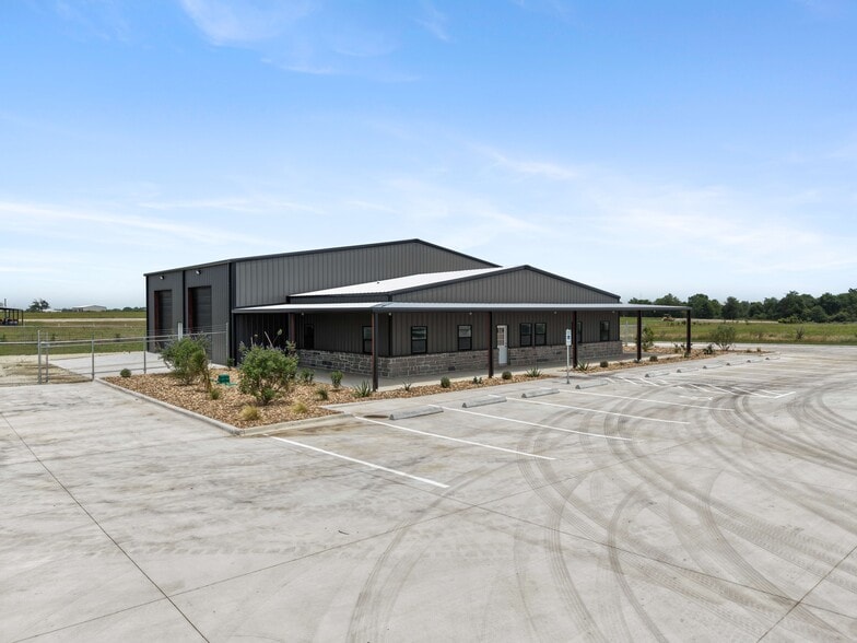 4049 King Air Dr, Wixon Valley, TX à louer - Photo du bâtiment - Image 3 de 11