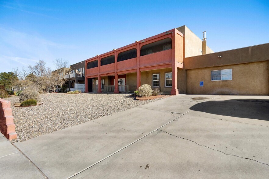 3130 Vista Grande Dr NW, Albuquerque, NM à vendre - Photo du bâtiment - Image 2 de 23