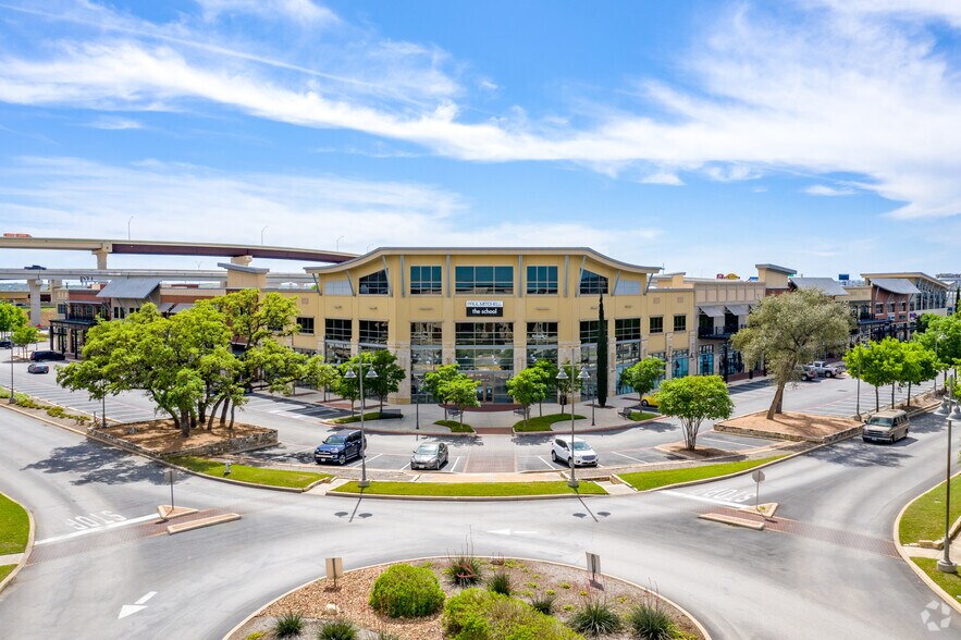 18402 US Highway 281 N, San Antonio, TX à louer - Photo du bâtiment - Image 3 de 5