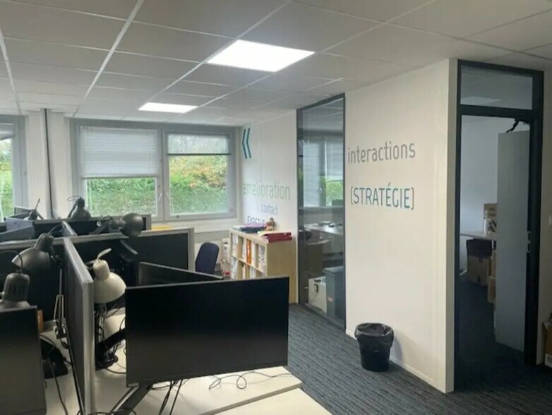 Office in Rennes for lease - Building Photo - Image 3 of 5