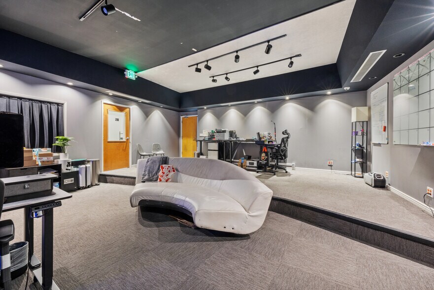 5250 Vineland Ave, North Hollywood, CA à louer - Photo du bâtiment - Image 1 de 35