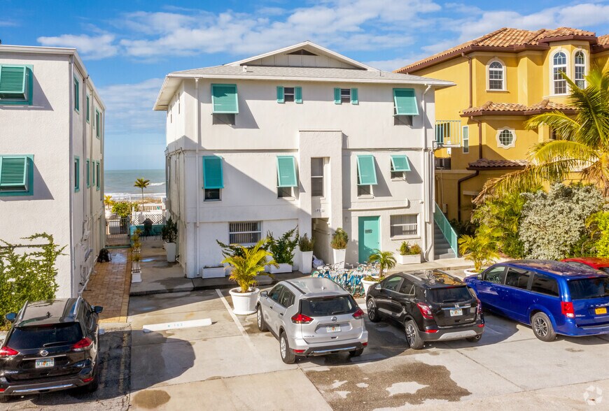 Beachfront Condo/ Hotel Redevelopment portefeuille de 3 propriétés à vendre sur LoopNet.ca - Photo principale - Image 2 de 3