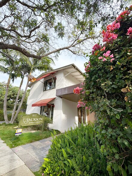 517 W Junipero St, Santa Barbara, CA à vendre - Photo du bâtiment - Image 2 de 15