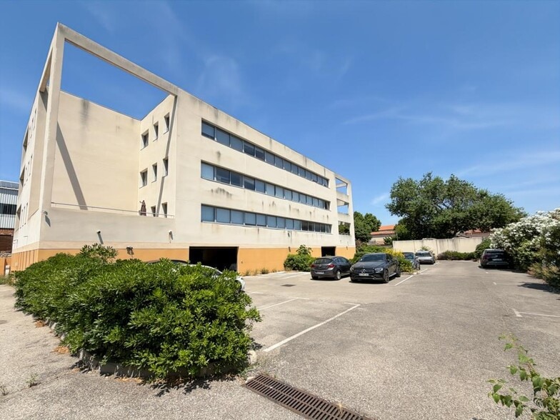 Office in Marseille for lease - Building Photo - Image 3 of 20