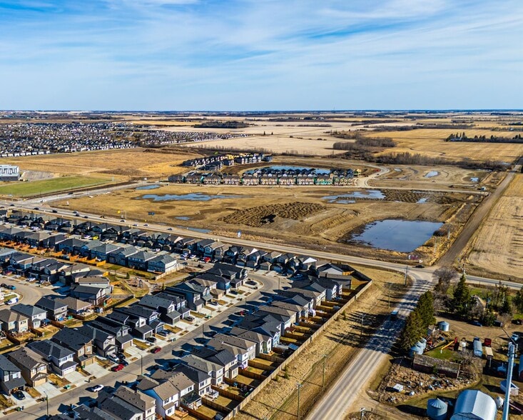 Crystal Creek Dr, Leduc, AB for sale - Primary Photo - Image 1 of 5