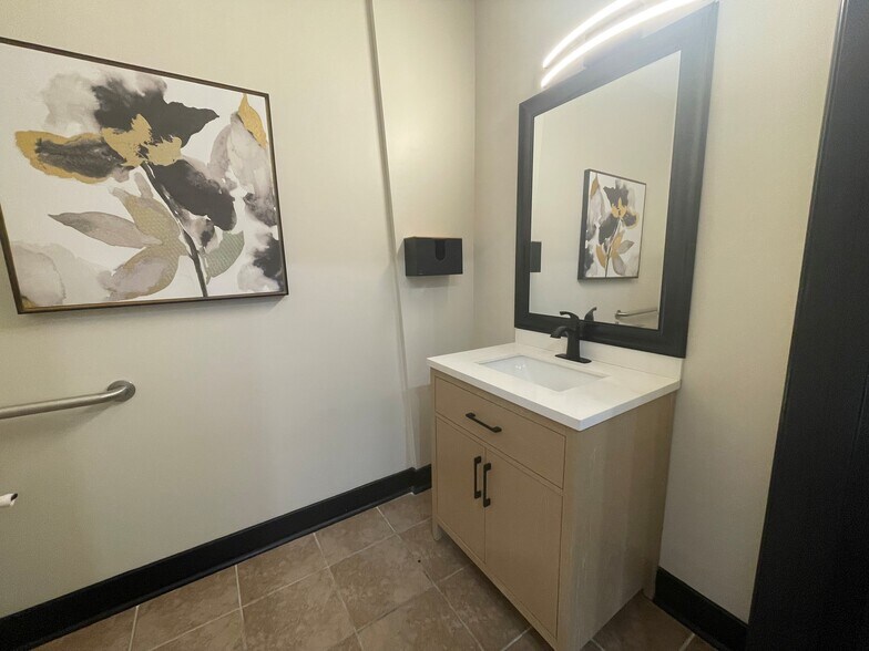 8971 Daniels Center Dr, Fort Myers, FL à louer - Photo du bâtiment - Image 3 de 12