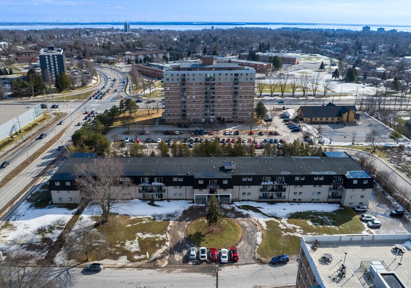 20 Elmwood St, Kingston, ON à vendre - Photo du bâtiment - Image 2 de 8