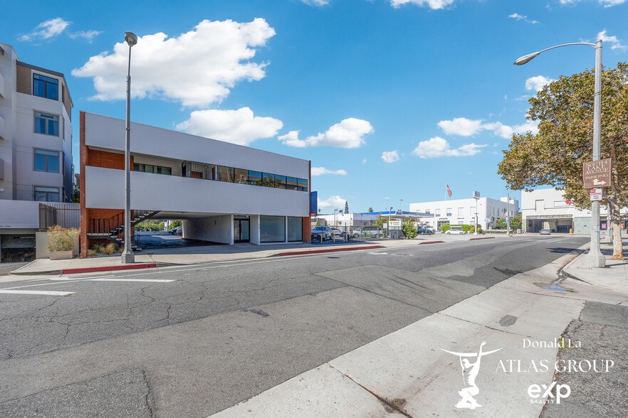910 San Pasqual St, Pasadena, CA à vendre - Photo du bâtiment - Image 2 de 19