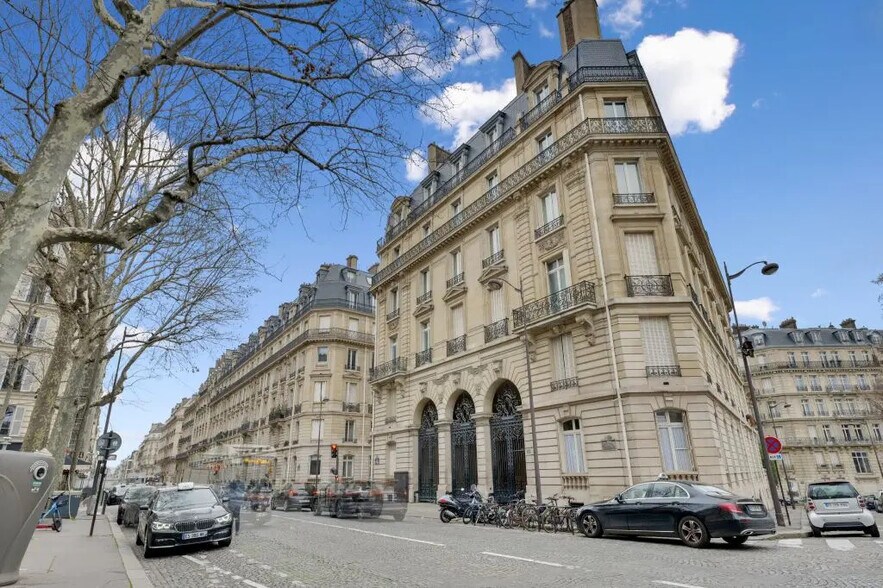 12 Avenue Pierre Ier De Serbie, Paris à louer - Photo du bâtiment - Image 2 de 13