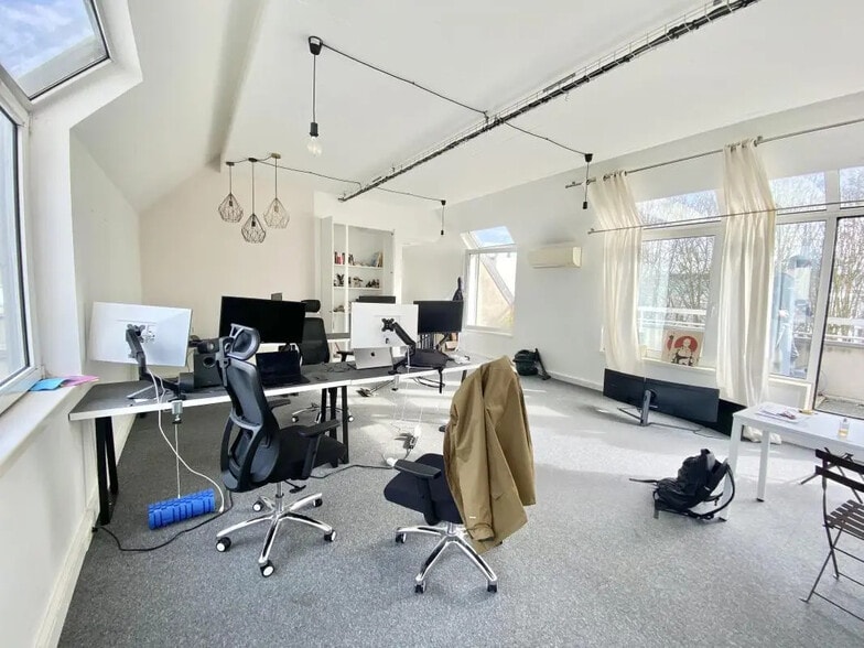 Office in Boulogne-Billancourt for lease - Building Photo - Image 3 of 6