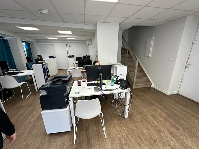 Commerce de détail dans Lyon à louer - Photo du bâtiment - Image 3 de 9