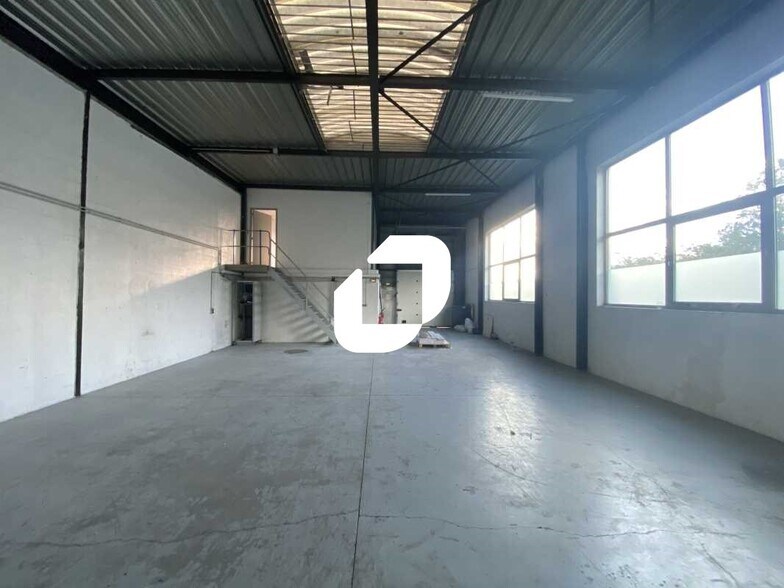 Flex in SAINT-OUEN-L'AUMONE for lease - Interior Photo - Image 2 of 8