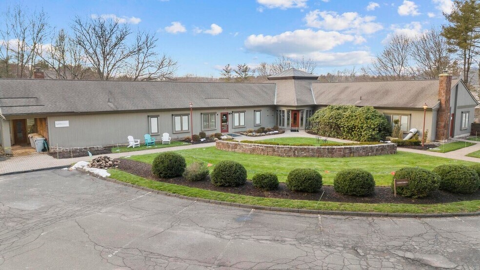 1-3 Mill Pond Ln, Simsbury, CT à louer - Photo principale - Image 2 de 9