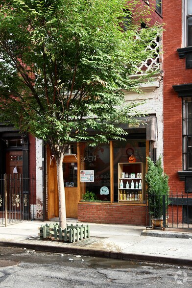 467 W 49th St, New York, NY à vendre - Photo du bâtiment - Image 2 de 16