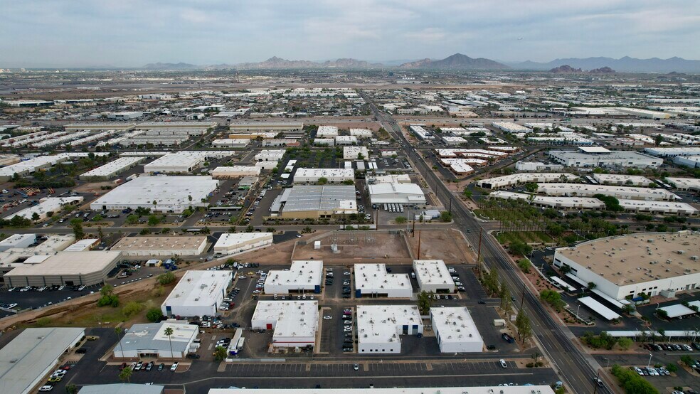 4828 S 40th St, Phoenix, AZ à louer - Photo du bâtiment - Image 2 de 6
