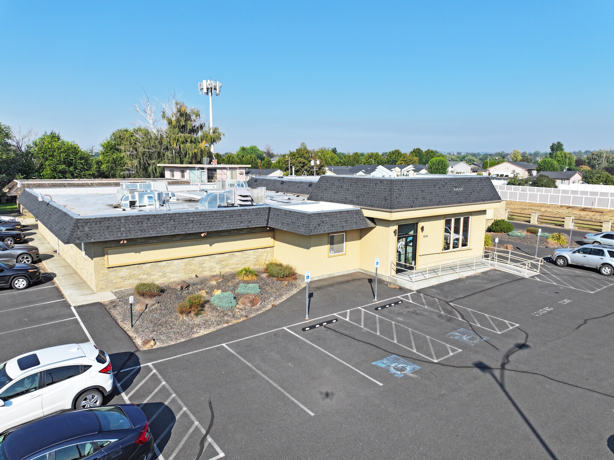 1608 S 24th Ave, Yakima, WA for sale Primary Photo- Image 1 of 26
