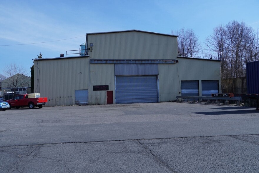 665 N Avenue Ext, Dunellen, NJ à louer - Photo du bâtiment - Image 2 de 7