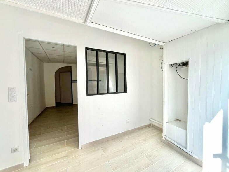 Retail in Les Arcs for lease - Building Photo - Image 3 of 6