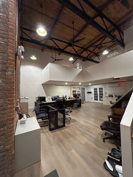 70 Moshassuck Rd, Lincoln, RI à louer - Photo du bâtiment - Image 2 de 20