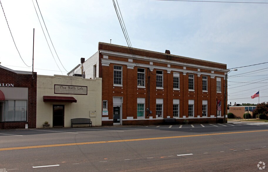 101 E 1st St, Lowell, NC à vendre - Photo du bâtiment - Image 2 de 5