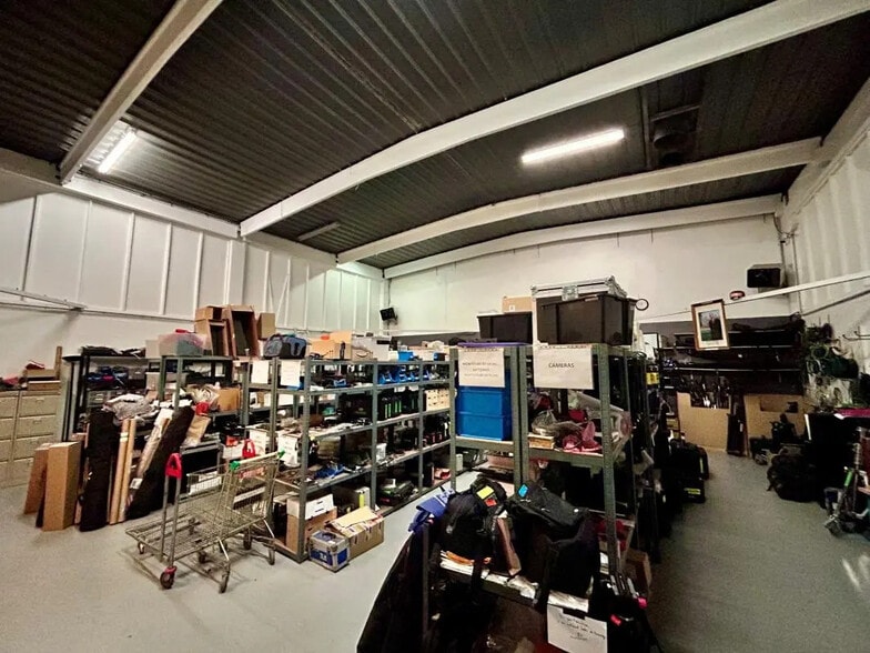 Office in Saint-Denis for lease - Interior Photo - Image 3 of 7