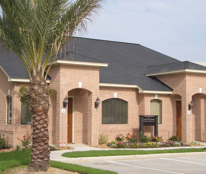 11111 McCracken Cir, Cypress, TX à vendre - Photo du bâtiment - Image 1 de 1