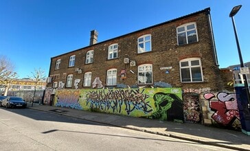 52 Beachy Rd, Londres à louer Photo du bâtiment- Image 1 de 1